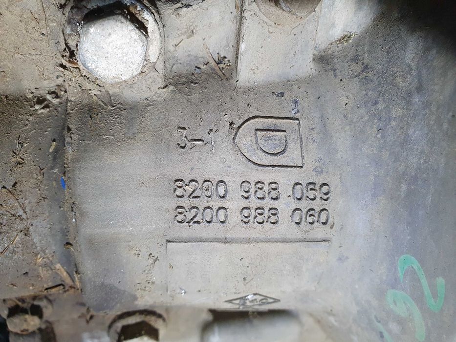 Grup fata cutie transfer Dacia Duster 1.5 dci 2015 cod 8200988059