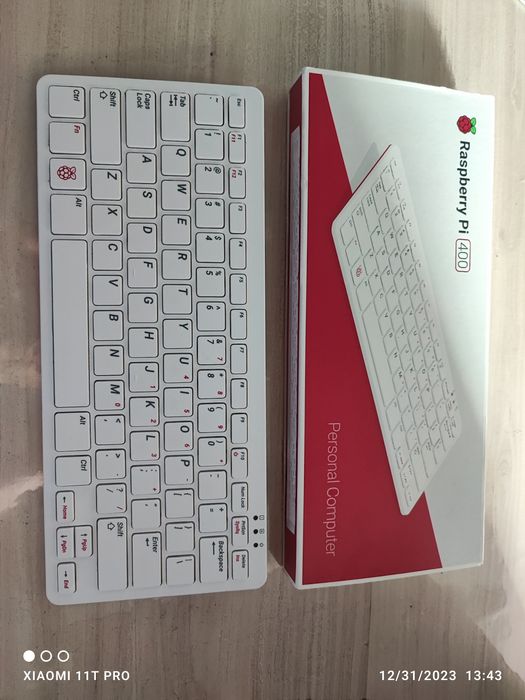 Raspberry Pi 400 / 4GB