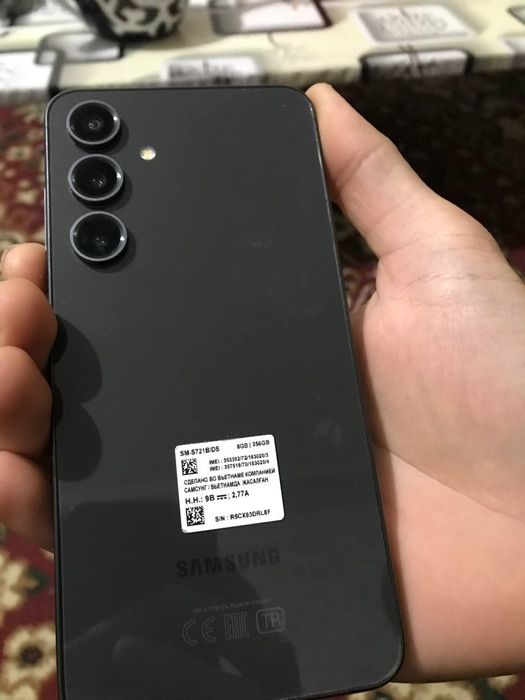 Samsung s 24 fe pamyat .8.256