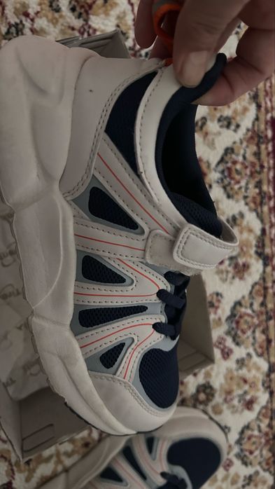 Детские кроссовки