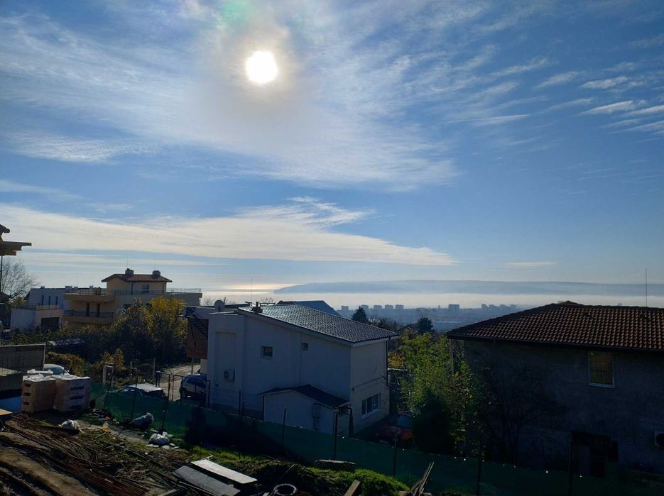 Триетажна къща 318 м² с три спални и двоен гараж