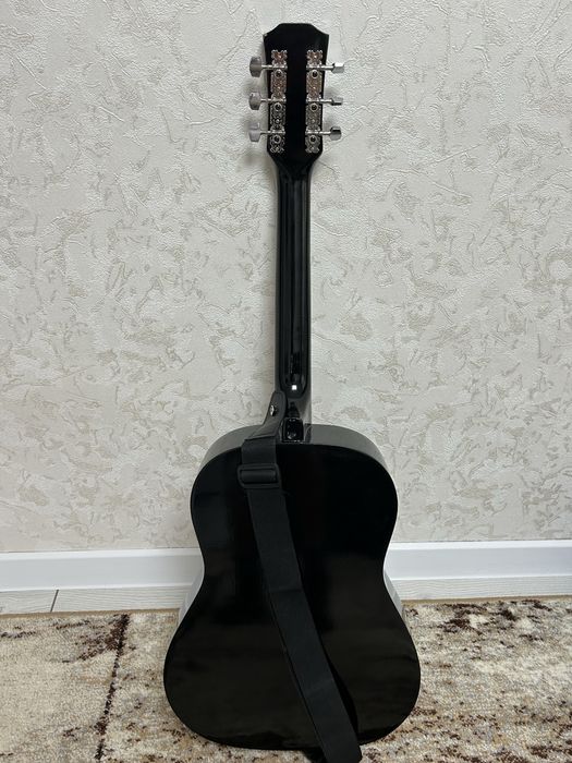 Продам гитару Levinson