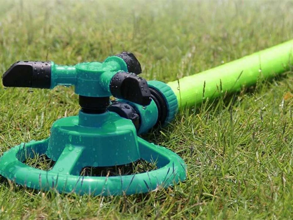Aspersor Rotativ 360° pentru Grădină și Gazon | 3 Brațe Rotative | Conectare Universală