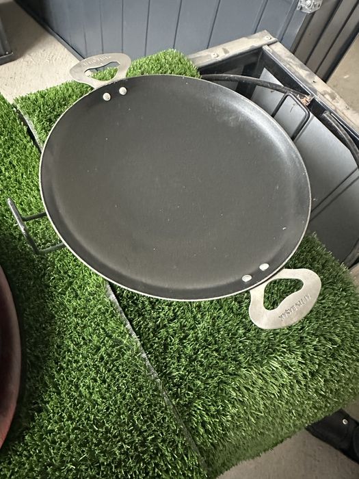 Iskandar kabob va sachtava idish sotiladi