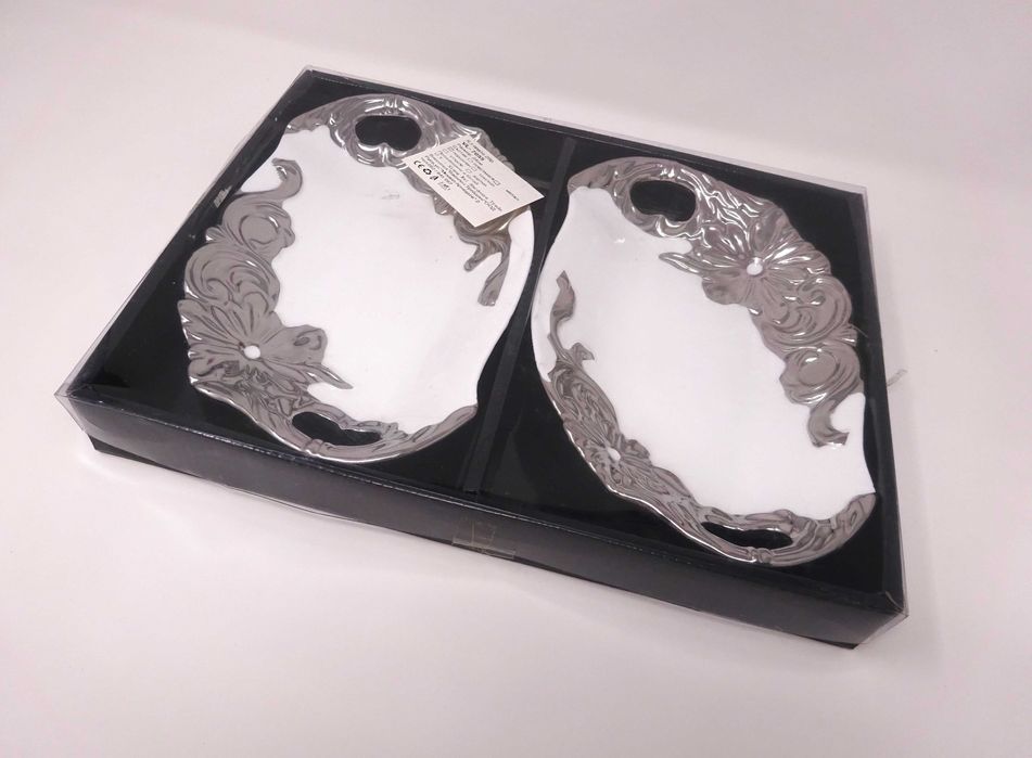 Комплект от 2 бр. нови, стилни порцеланови чинии с орнаменти