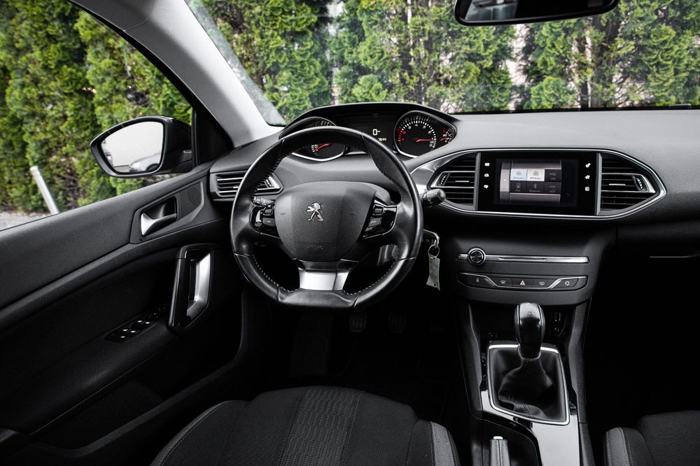 ~Peugeot 308~1.2 Benzina~An 2016~Km 108.000~Euro 6 !!!