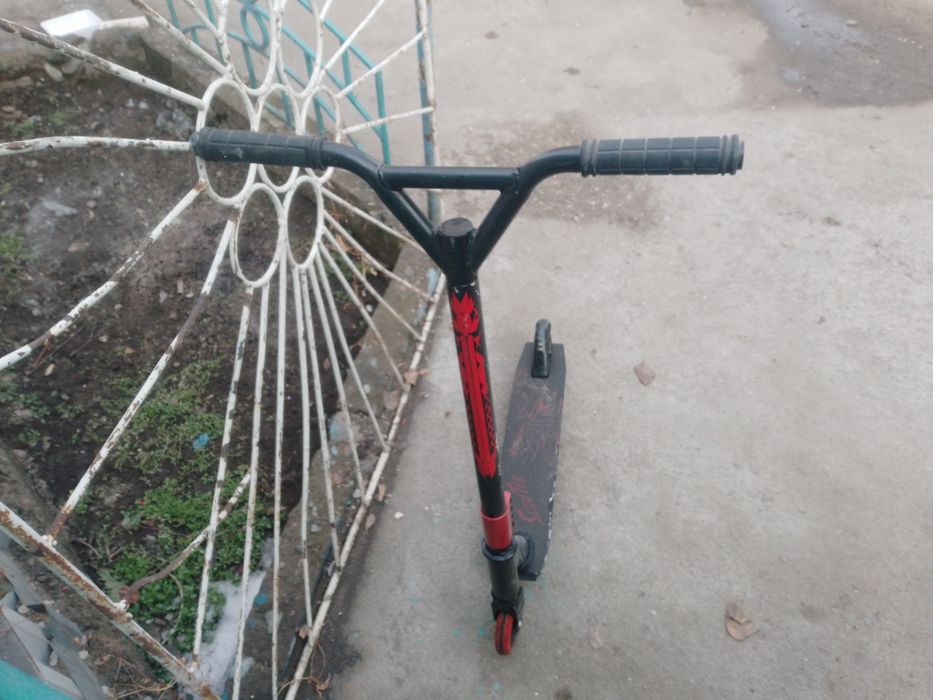 Продам трюковой самокат б/у