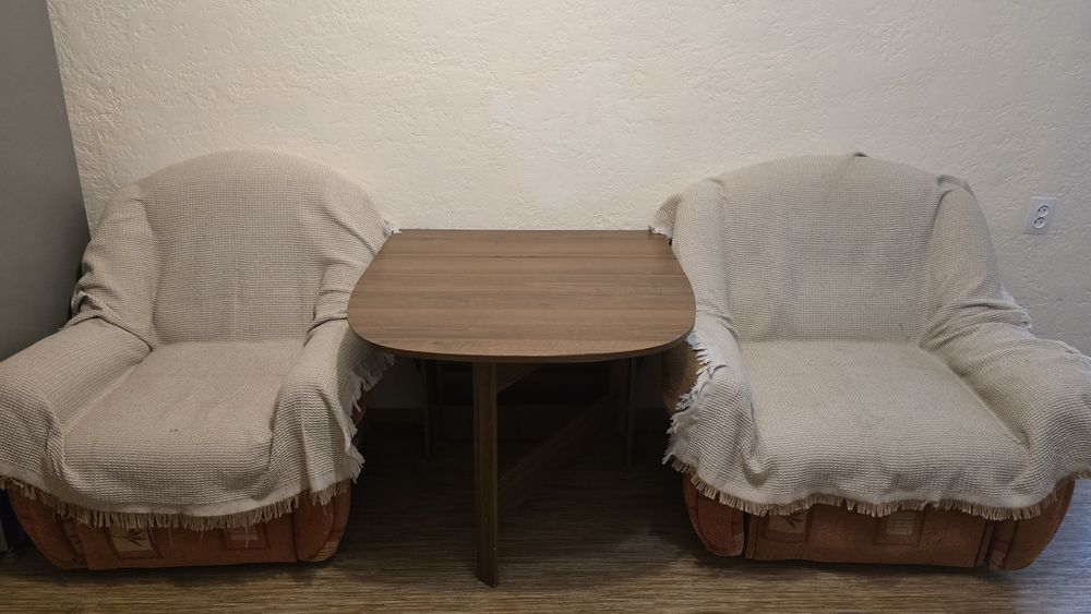 Продам кресло и стол