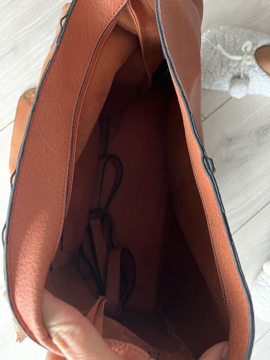 Geata foarte incapatoare, din piele