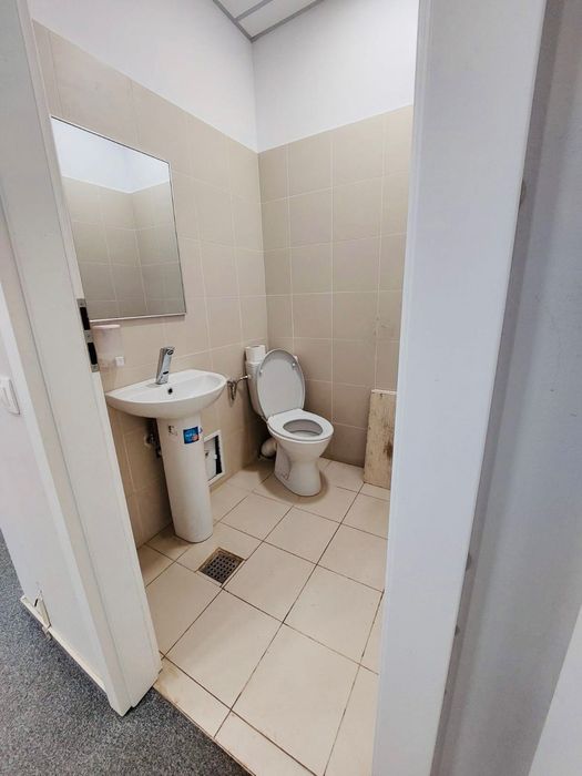 Spațiu ultracentral, pe colț stradă pietonală, lângă Primărie