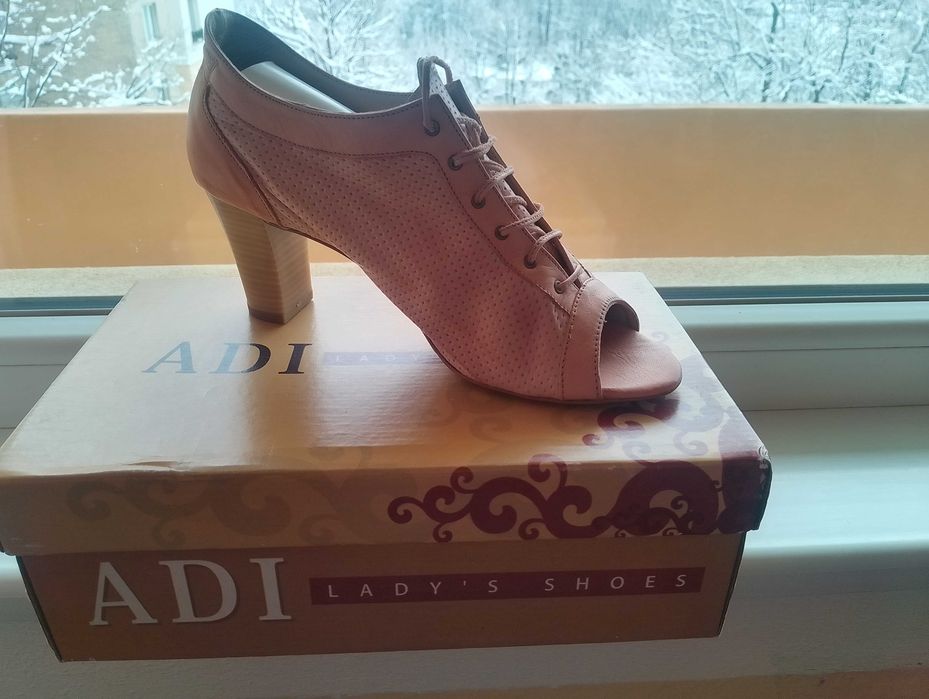 Дамски обувки от естествена кожа