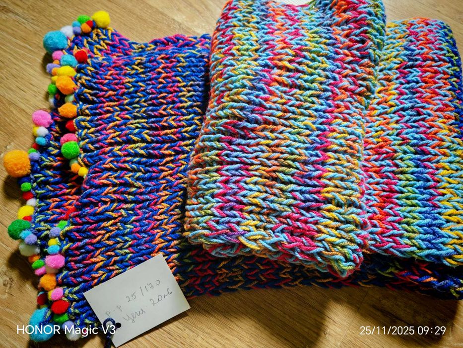 Ръчно изплетен пухкав зимен шал