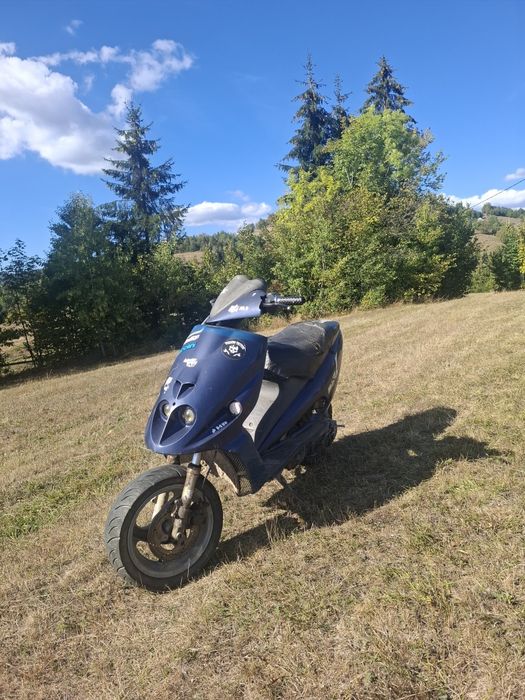 Vând scuter Malaguti f12 2t 80cc