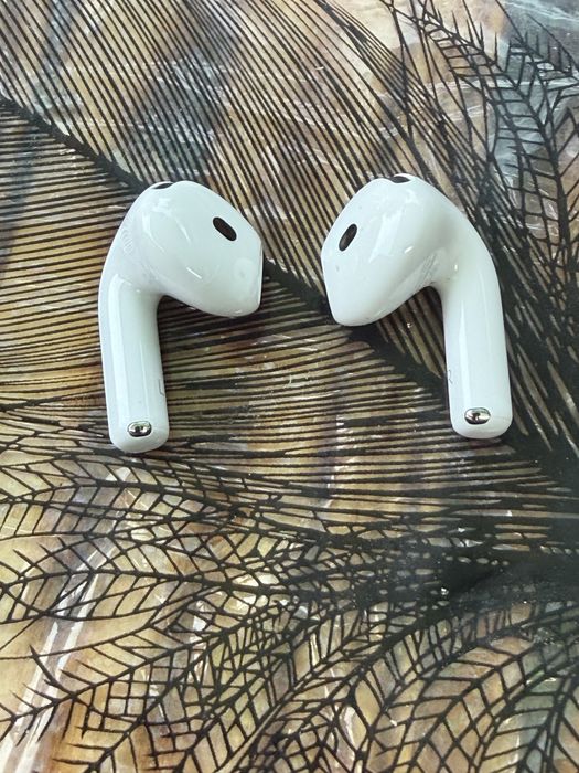 AirPods 4, noi folosite doar de probă