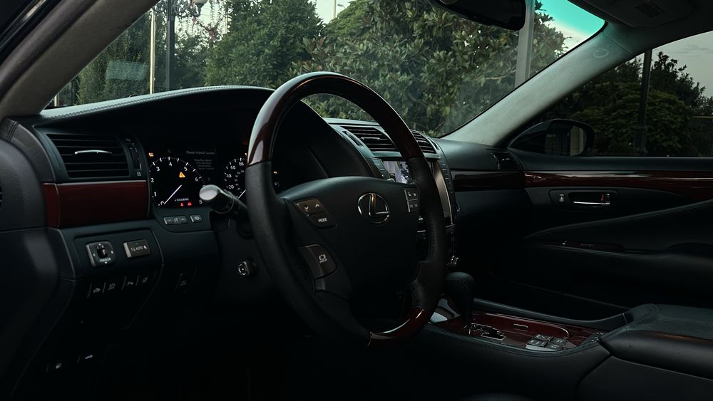 Продается или обмен Lexus LS600HL 4wd 2008 года