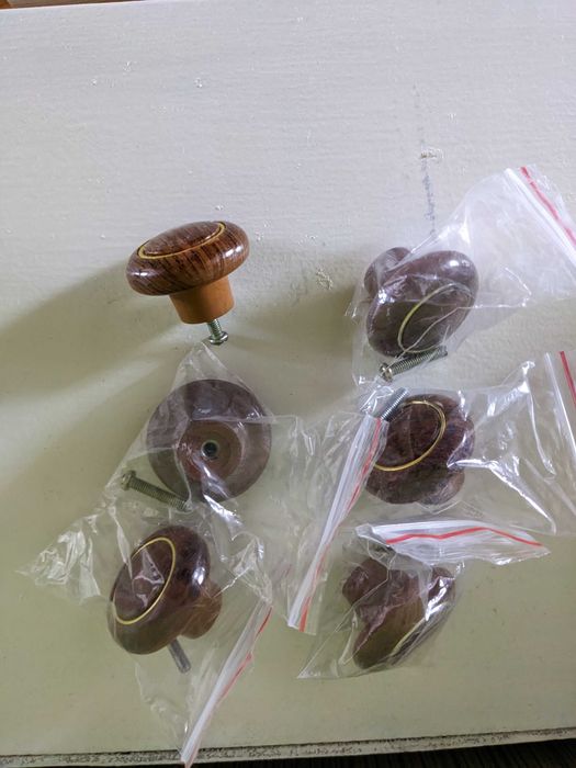 Ручки мебельные, кнопки