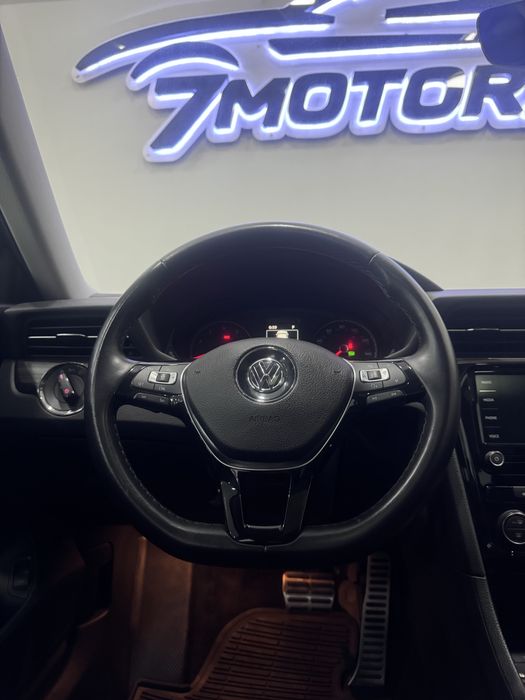 Volkswagen Passat 2.0  R-Line