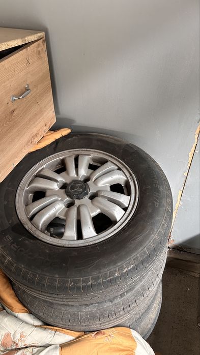 Диски с резиной.