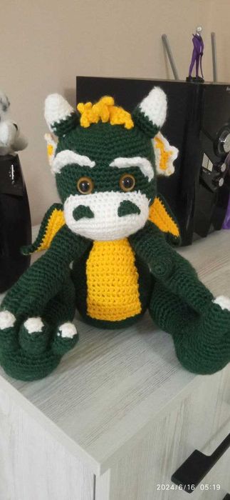 Продаются игрушки ручной работы.