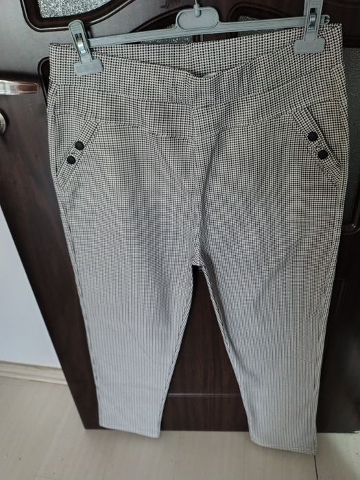 Vind sacou  damă,culoare albă,și pantaloni  .