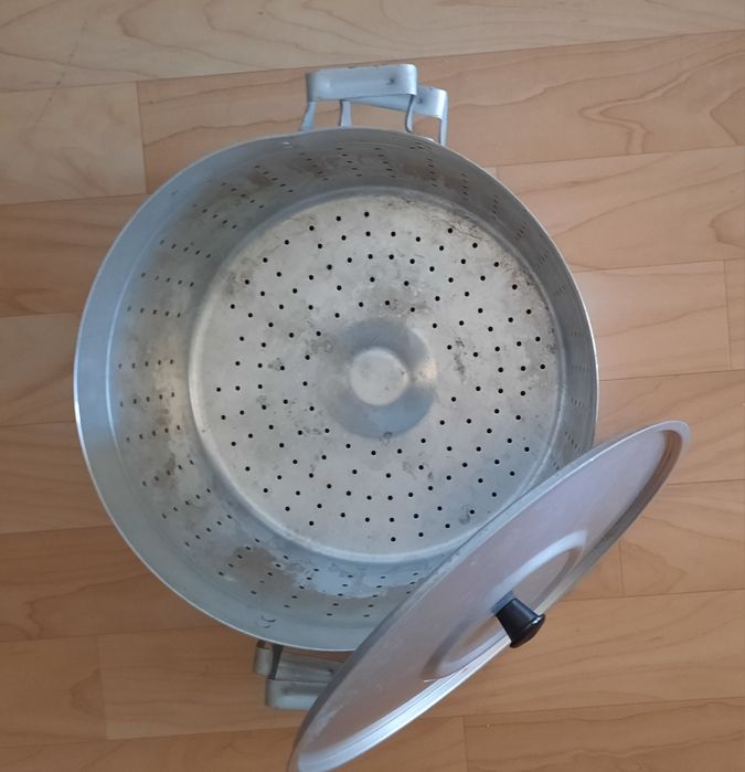 Пароварка. Б/у. В хорошем состоянии.