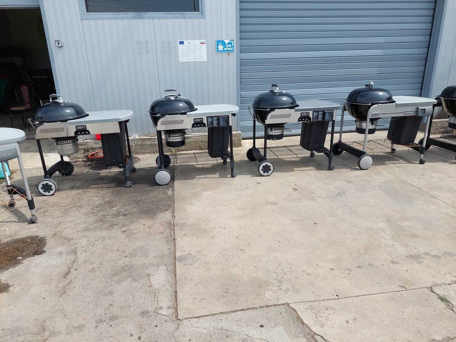 Барбекюта  на дървени въглища Weber