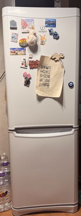 Продам холодильник Indesit