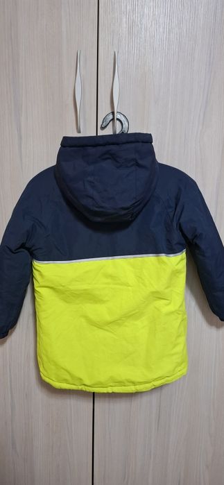 Продам куртку на мальчика