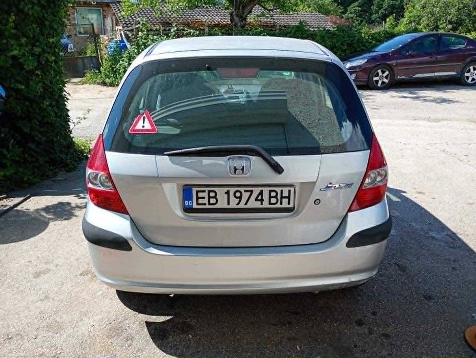 Honda Jazz; 2003 г; 261 000 км;Документално изрядна. Задължително прехвърляне! 2500 евро.