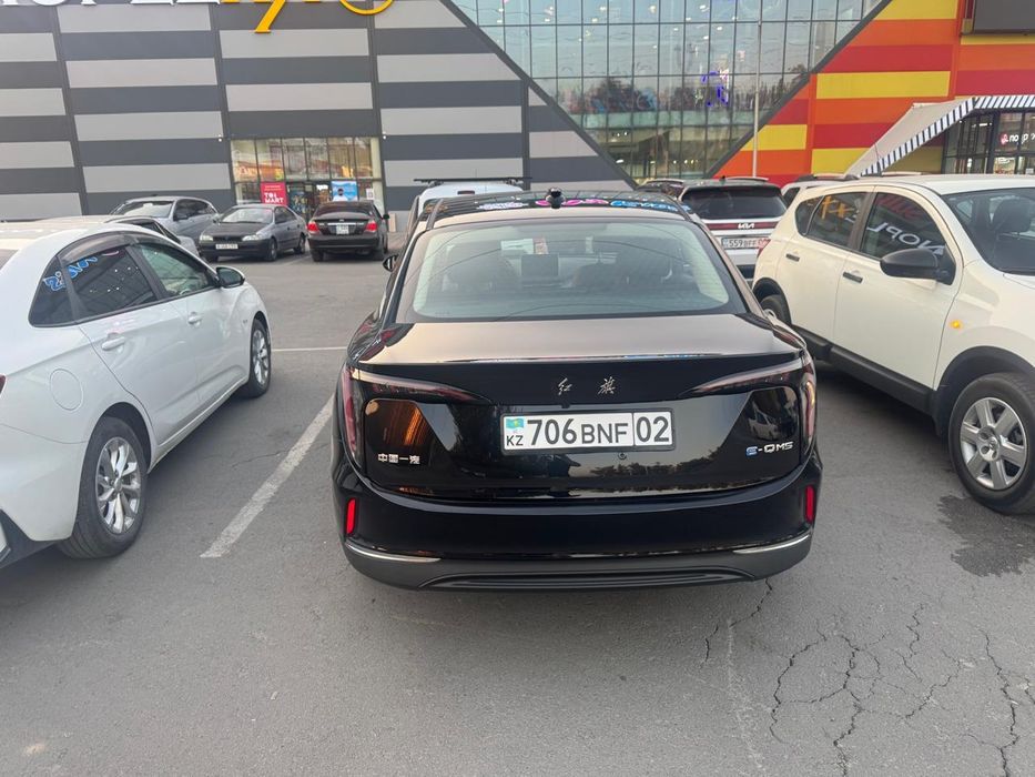 Hongqi E-QM5 Аренда авто аренда машины такси на выкуп