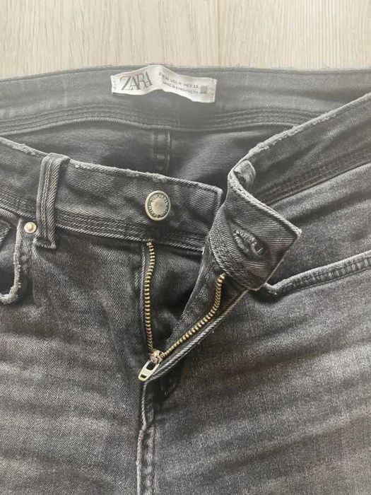Blugi Zara Woman, marime 36, conditie excelenta