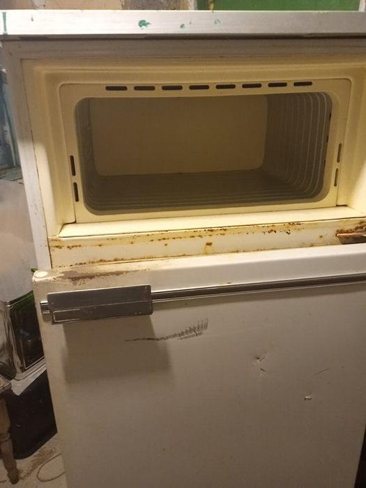 Продам холодильник,отлично работает.