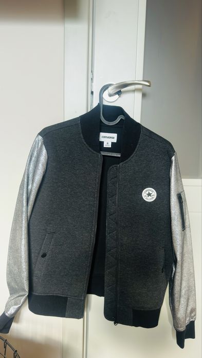 Ново яке- суичър Converse