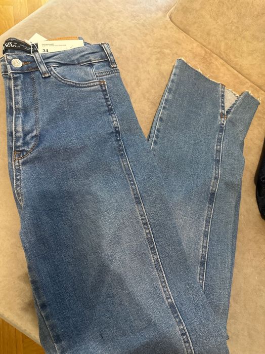 Дънки в размер с, нови/17€ бр