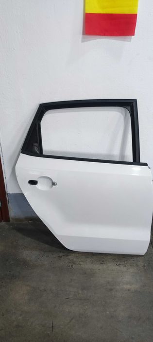 Usa dreapta spate volkswagen vw polo 6R an 2011 cod culoare LB9A