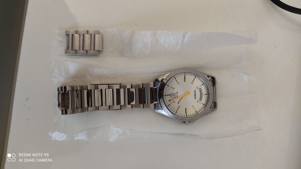 Наручные часы ,сағат, қолға арналған сағат