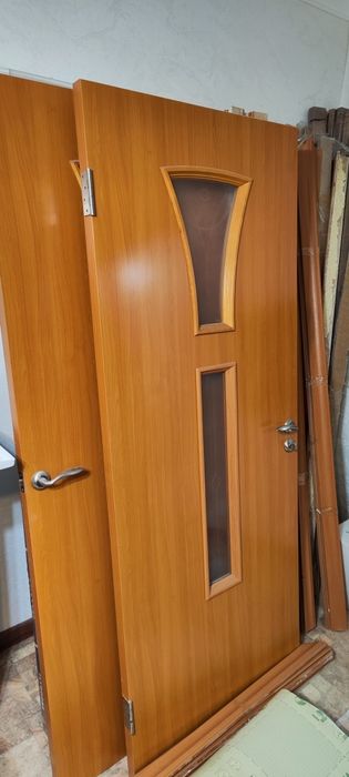 Двери межкомнатные продам