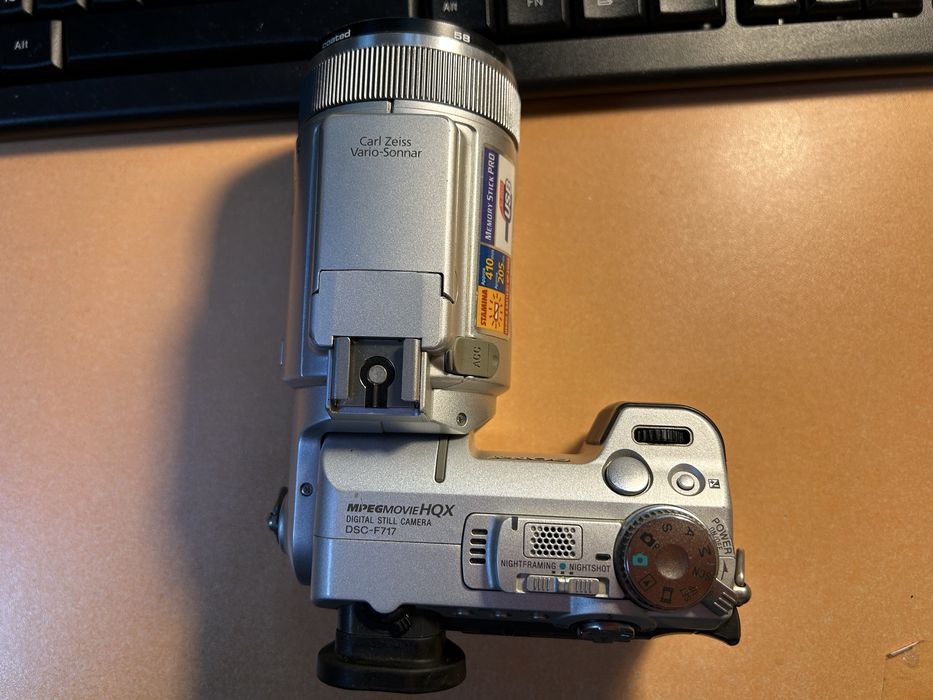 Фотоапарат Sony DSC - F717 за части