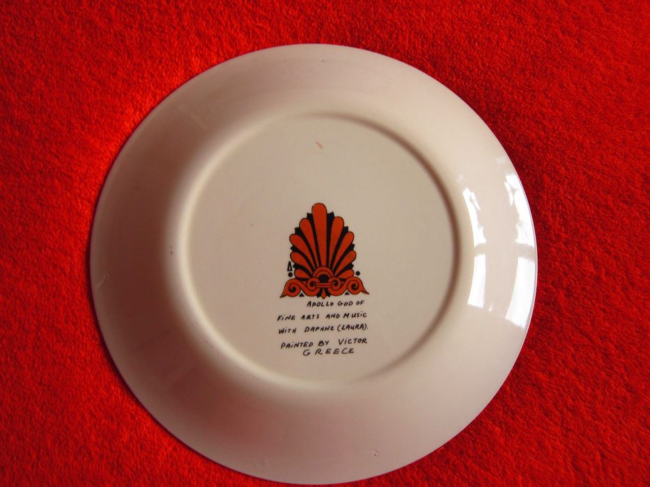 farfurie Grecia 1980 pictata manual Apollo si Daphne(Laura) cadou rar