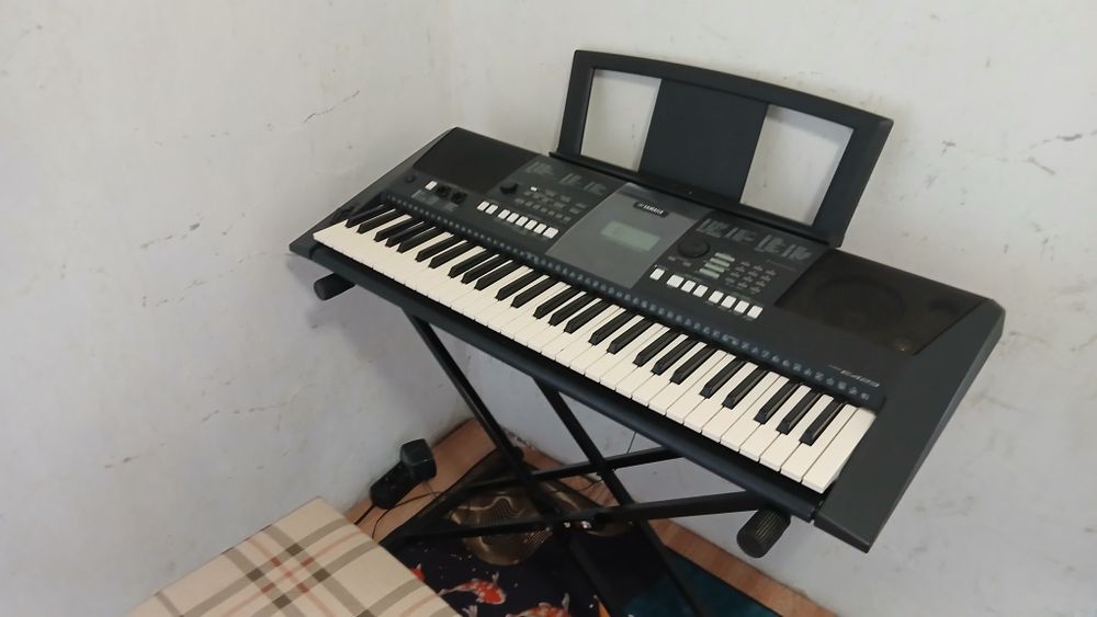 Продам синтезатор