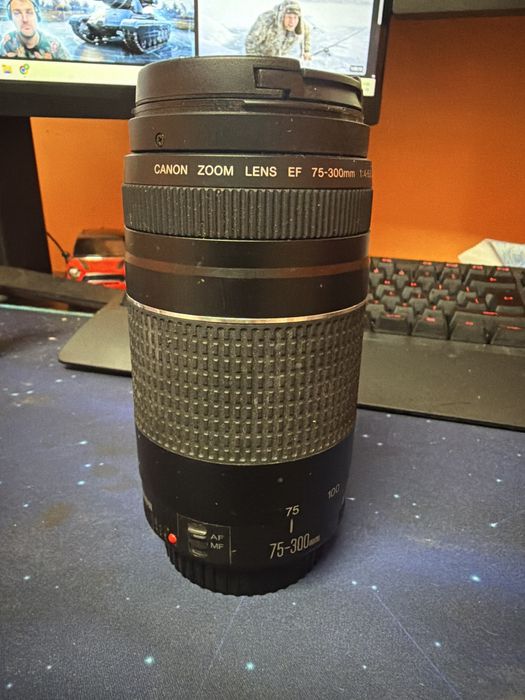 Obiectiv Canon EF 75–300mm f/4–5.6 | Teleobiectiv DSLR