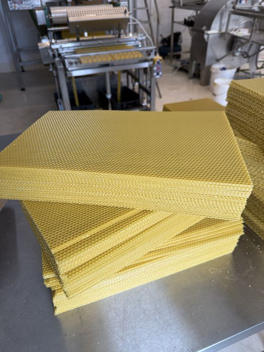 Procesam ceara clientului pentru faguri artificiali