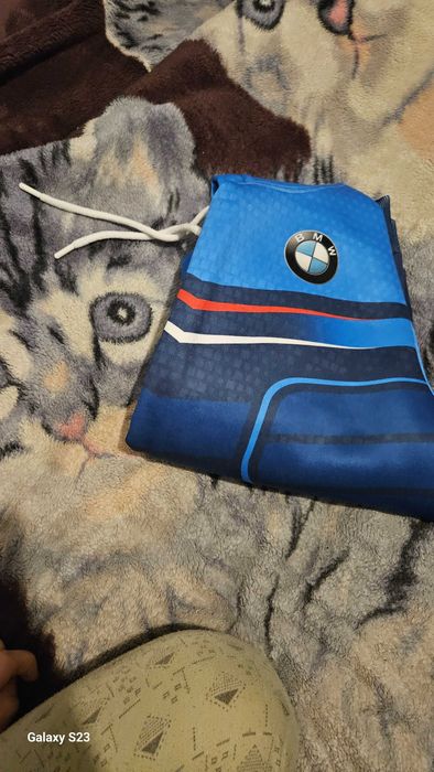 Продавам мъжки суичар на BMW от варна кайсиева градина