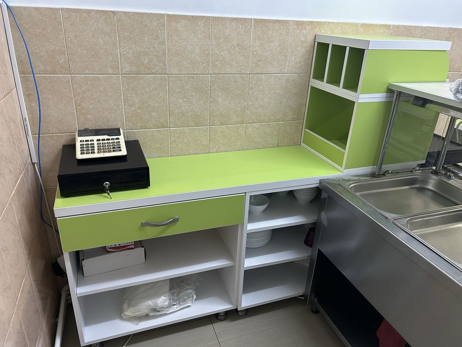 Vitrina calda si vitrina rece cu mobiler