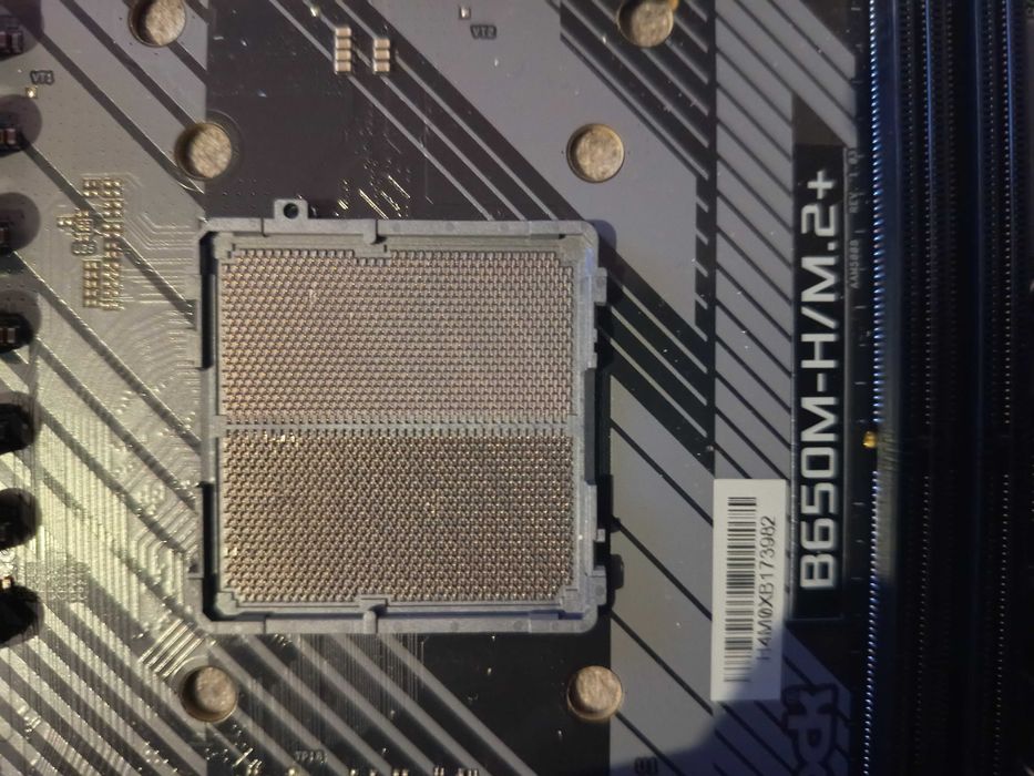 Lot de piese cu probleme, placa baza AM5 Asrock B650, GTX 1050 GTX 750, memorii ddr3 si ddr4, ssd uri, mini pc