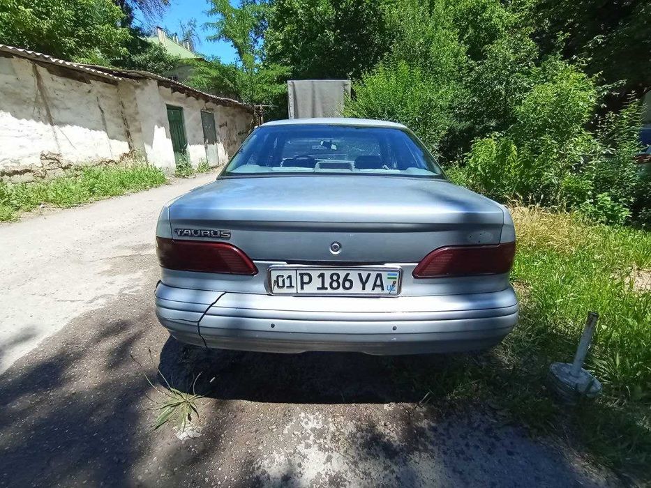 продаю Форд таурус