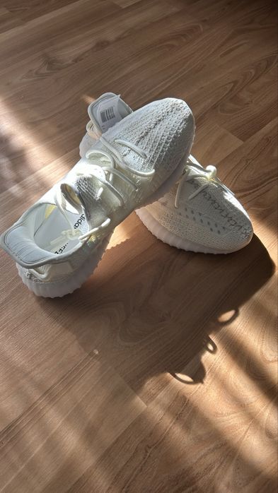 adidasi yeezy350 v2
