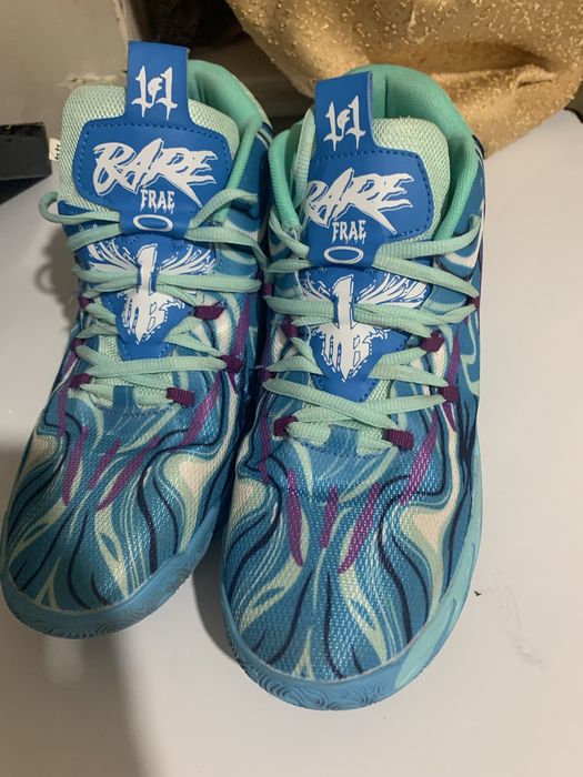 продаю баскетбольные кроссовки LaMelo Ball mb 3