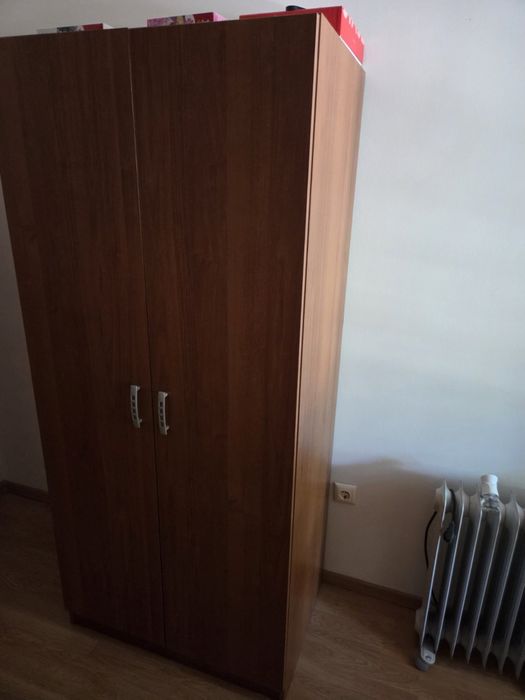 Двукрилен гардероб