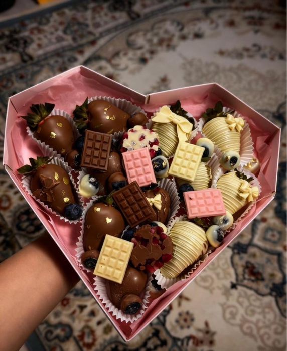 клубника в шоколаде в наличии